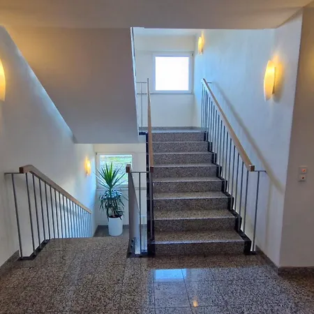 Apartment Modernes Mit Xxl-balkon Hannover
