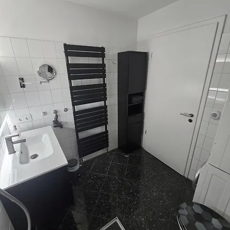 Modernes Mit Xl-balkon Apartman