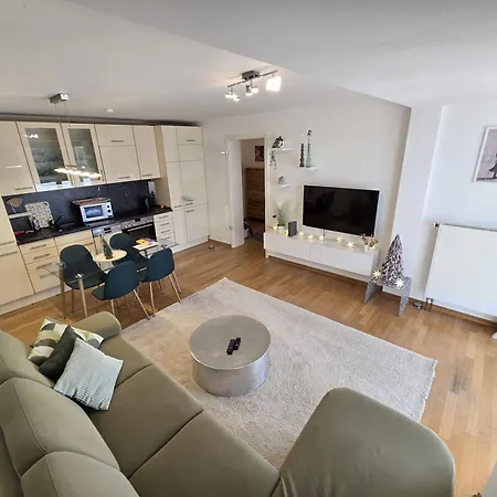 Modernes Mit Xl-balkon Apartman *