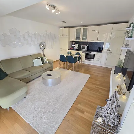 Modernes Mit Xxl-balkon Hanóver